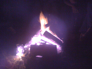 Campfire bei Nacht